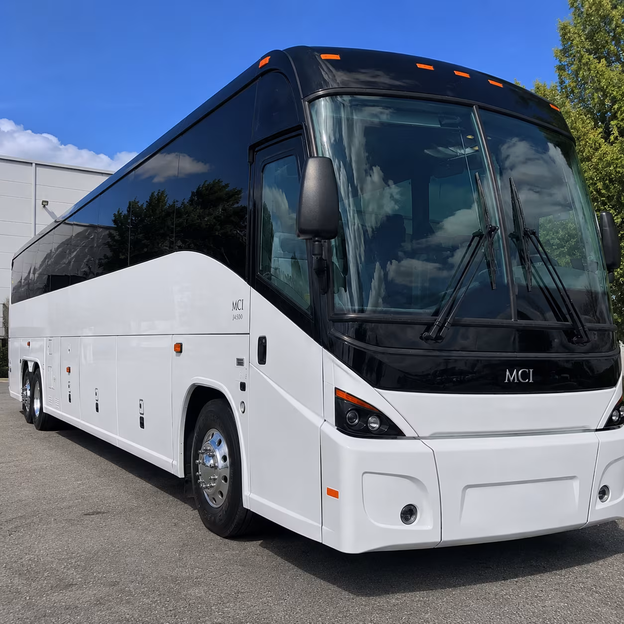 charter bus pickup and drop off at bill and hillary clinton national airport lit